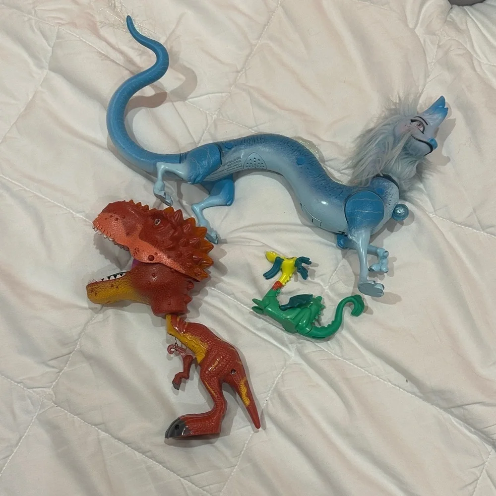 NWOT Blue and Red Dragon Toy Set